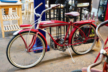 VINTAGE 1940's "HAWTHORNE" BOYS 26" TANK BICYCLE