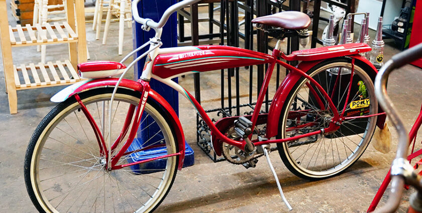 VINTAGE 1940's "HAWTHORNE" BOYS 26" TANK BICYCLE
