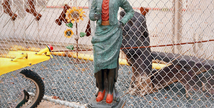 SCULPTURE OF FEMALE MOOR NAPLES OR VENICE 19TH CENTURY